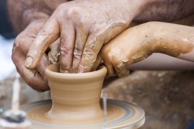 Potter seramik zanaat kil sanat iş seramik el yapımı el beceri tekerlek parmağı sürahi atölye kase