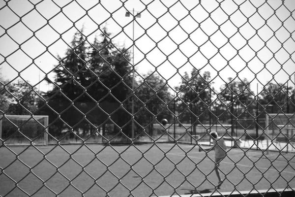 Kinder Spielen Fußball Auf Einem Spielplatz Einem Park Der Von — Stockfoto