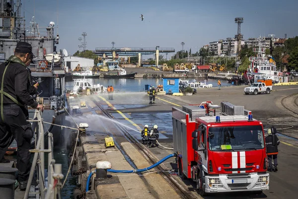 Incendios Bomberos Extinguir Incendio Produjo Puerto Barco Burgas Bulgaria 2016 — Foto de Stock