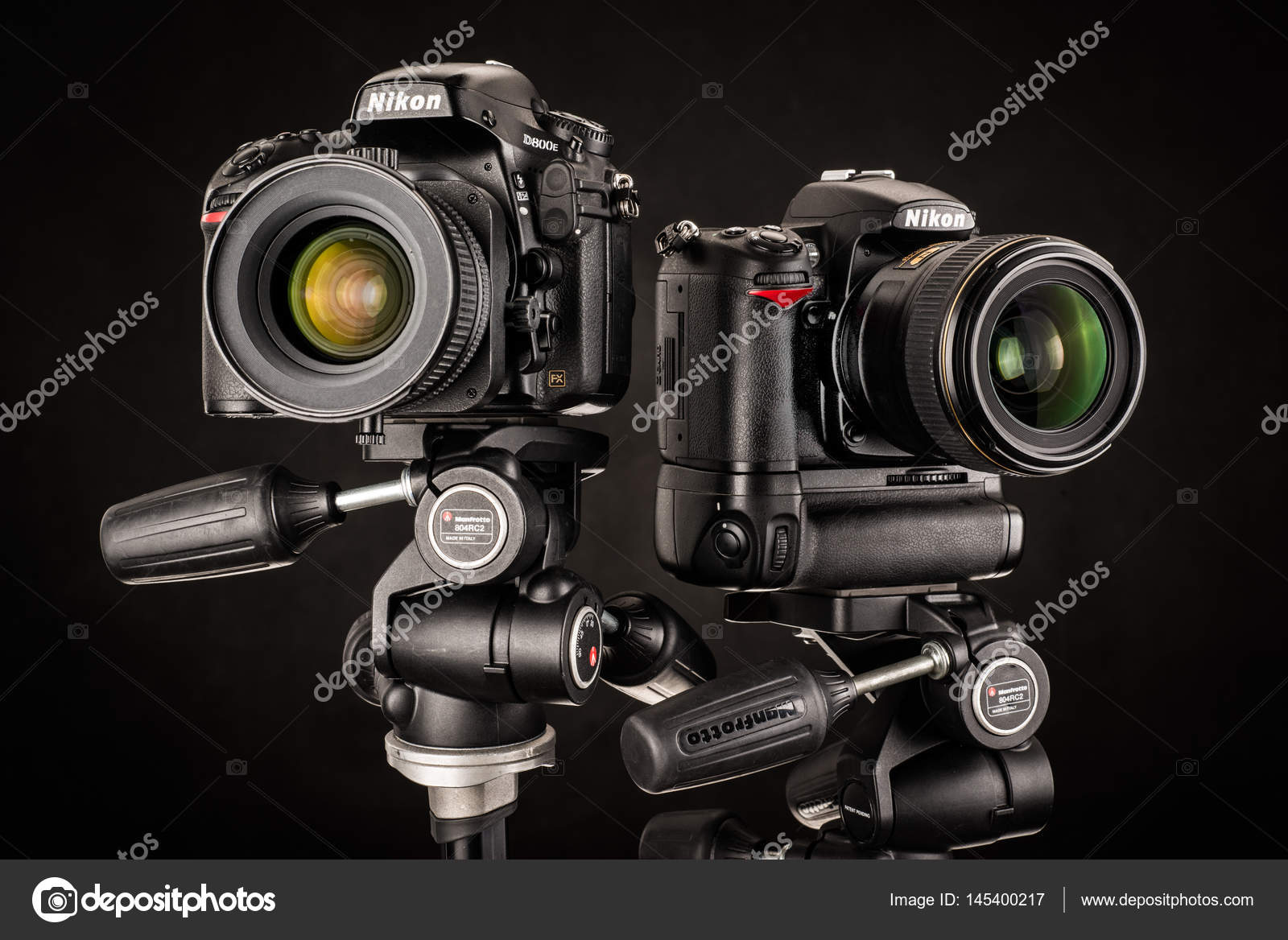 Камеры Nikon На Штативах Nikon – Стоковое Редакционное Фото.