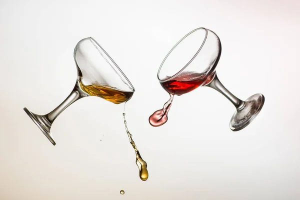 Bicchieri di vino isolati — Foto Stock