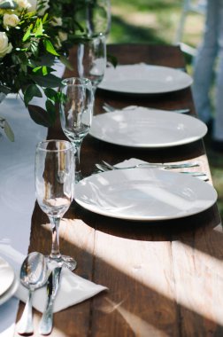 düğün masasında zarif yemekler