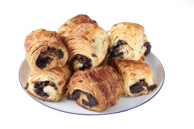 Tatlı haşhaş tohumu ile beyaz porselen tabak içinde alır.