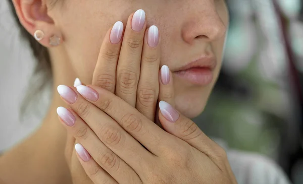 Beautiful woman's nails with beautiful french manicure ombre — Stock Photo, Image
