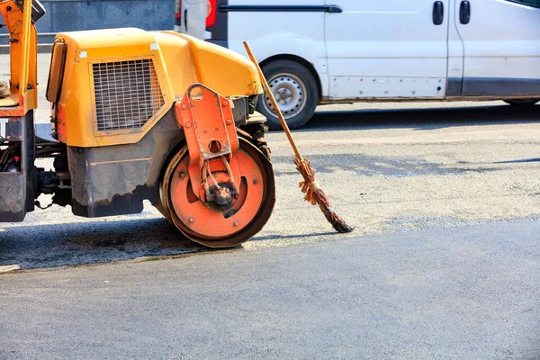 Old Broom Leaning Front Hood Vibratory Roller Protecting Fresh Asphalt — Stock Photo, Image