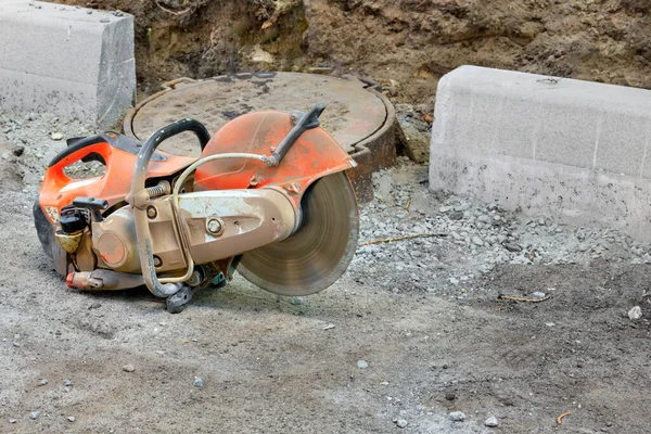 Coupe Béton Sur Chantier Avec Moteur Marche Une Lame Diamantée — Photo