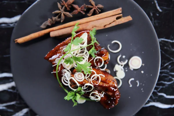 Geroosterde varkensvlees Belly met Chinese kruiden — Stockfoto