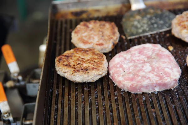 Hambúrguer de carne na panela — Fotografia de Stock