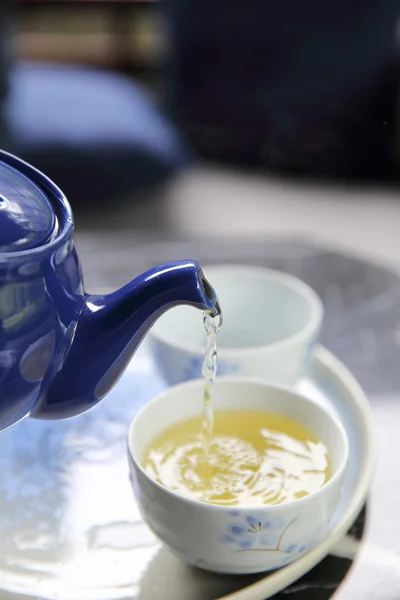 Pouring tea into cup of tea in close up Chinese and Japan drink — Stock Photo, Image