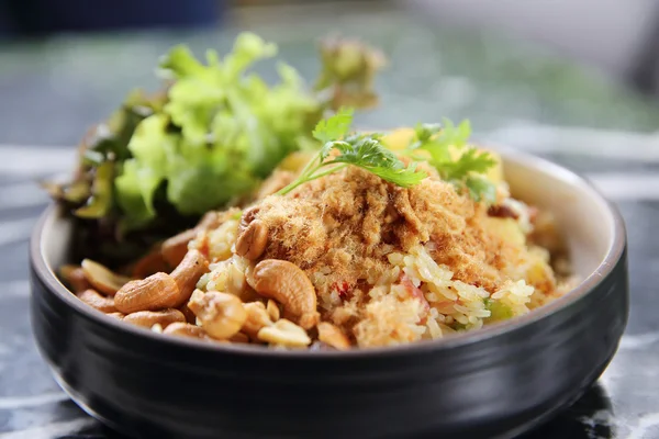 Abacaxi arroz frito comida asiática — Fotografia de Stock