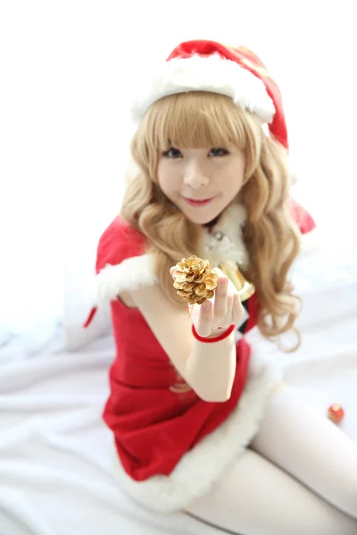 Noël asiatique femme portrait avec cadeau de Noël — Photo