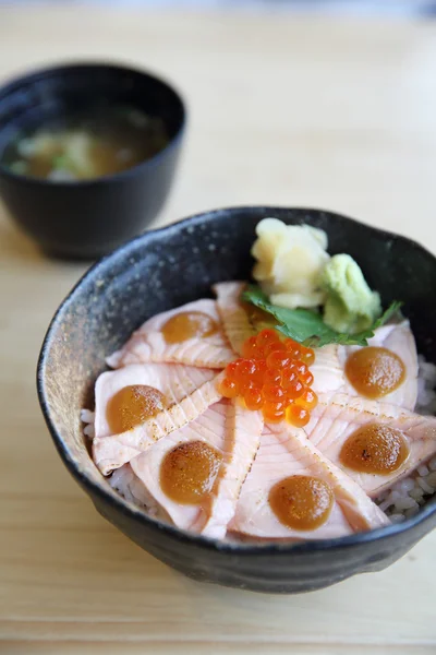 Somon sushi orez don — Fotografie, imagine de stoc