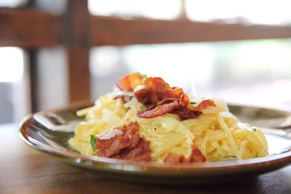 Špagety carbonara se slaninou a sýrem — Stock fotografie