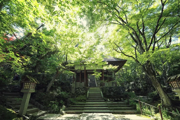 Tempio giapponese in giardino — Foto Stock