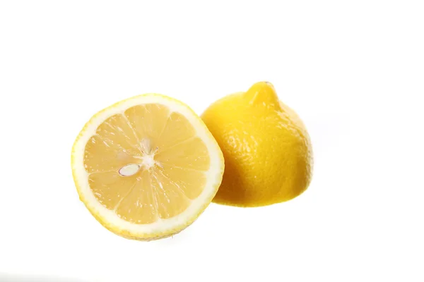 Zitrone isoliert auf weißem Hintergrund — Stockfoto