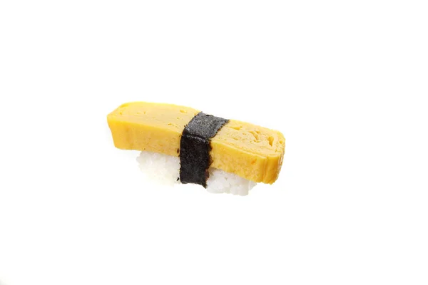 Sushi de huevo aislado en fondo blanco — Foto de Stock