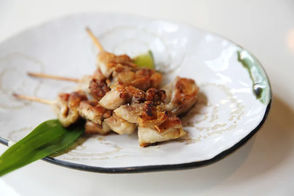 Pollo yakitori con sal, comida japonesa —  Fotos de Stock