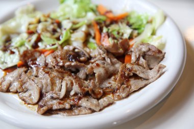 Sığır eti yakiniku yakından, Japon yemekleri içinde
