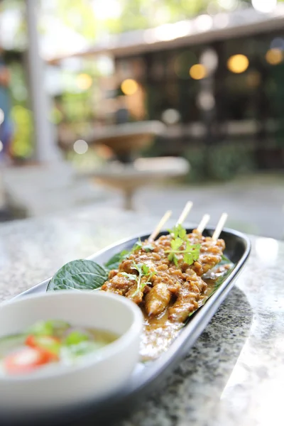 Saté van de kip in close-up, Aziatisch eten — Stockfoto