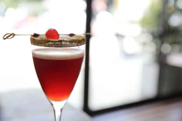 Red cocktail in close-up — Stockfoto