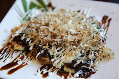 Japon yemeği okonomiyaki, Japon pizzası.