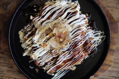 Japon yemeği okonomiyaki, Japon pizzası.