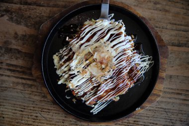 Japon yemeği okonomiyaki, Japon pizzası.