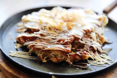 Japon yemeği okonomiyaki, Japon pizzası.