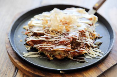Japon yemeği okonomiyaki, Japon pizzası.