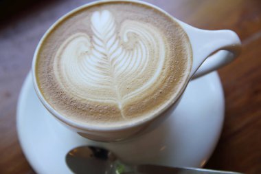 kapuçino ahşap arka plan üzerinde kahve