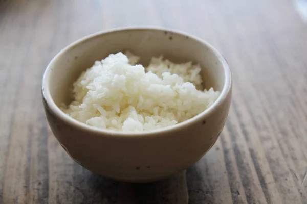 Arroz com fundo de madeira — Fotografia de Stock