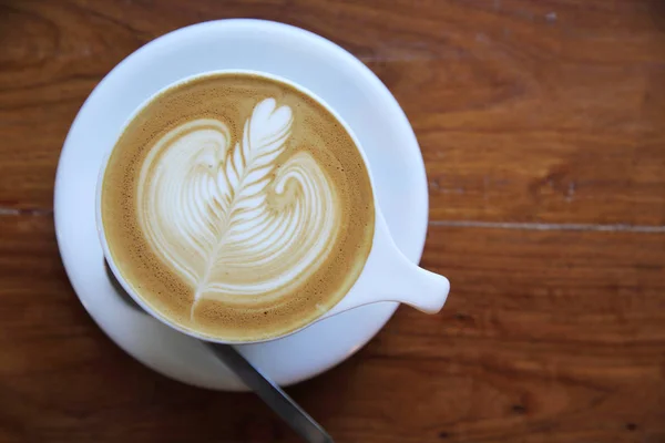 Cappuccino-Kaffee auf Holz Hintergrund — Stockfoto