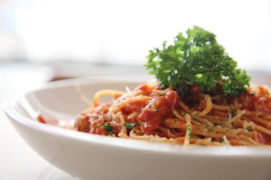Spagetti bolognese biftek sosu
