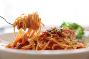 Spagetti bolognese biftek sosu