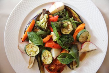 balsamik ile ızgara sebze