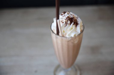 Çikolatalı muzlu süt