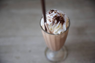 Çikolatalı muzlu süt