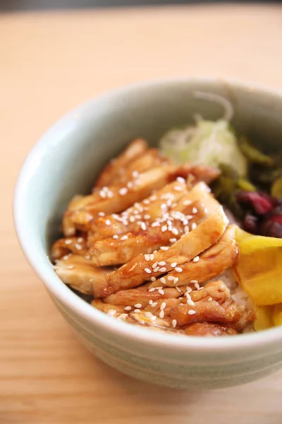 Huhn Teriyaki auf Reis japanisches Essen — Stockfoto