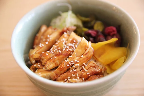 Pollo teriyaki en arroz comida japonesa —  Fotos de Stock