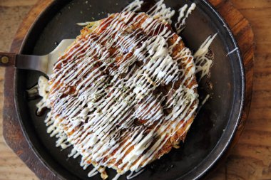 Japon yemeği okonomiyaki, Japon pizzası.