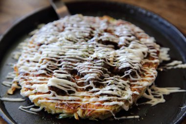 Japon yemeği okonomiyaki, Japon pizzası.