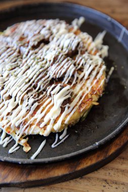 Japon yemeği okonomiyaki, Japon pizzası.