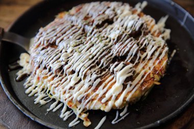 Japon yemeği okonomiyaki, Japon pizzası.