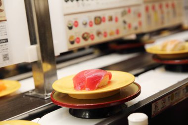 Ton balığı suşi Japon suşi restoranında