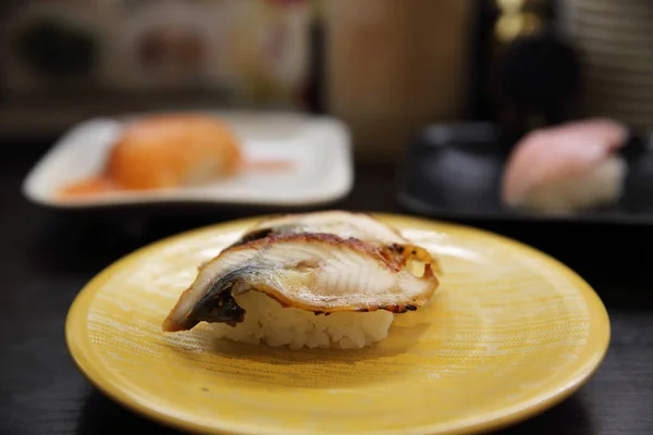 Japansk mat ris med ål (unagi) ål sushi — Stockfoto
