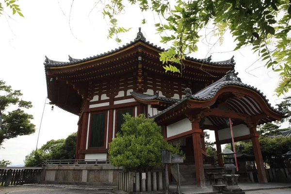 Templo japonés en la ciudad de Nara — Foto de Stock