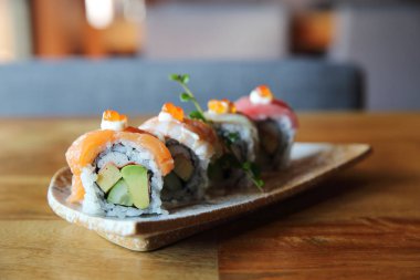 Mix maki sushi roll Japon yemekleri