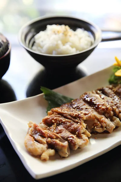 Pirinç ve çorba Japon yemekleri ile ayarla teriyaki tavuk — Stok fotoğraf