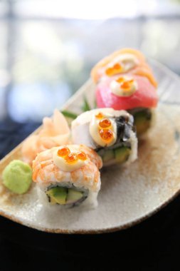 Mix maki sushi roll Japon yemekleri
