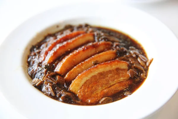 Daging babi perut rebus gaya makanan Cina — Stok Foto